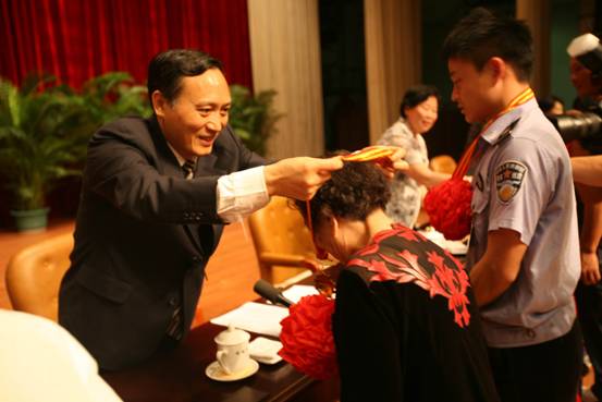 Ԭ����Ϊ����ģ���佱