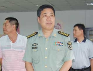 龙岩市委常委、龙岩军分区政委 王乃谦