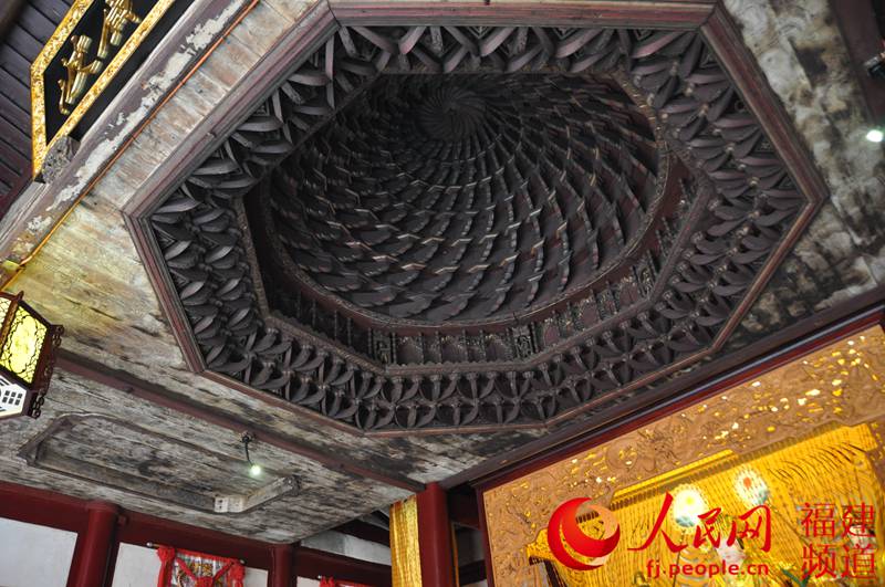 郎官巷天后宫的精美藻井。（人民网记者 薛婧摄）