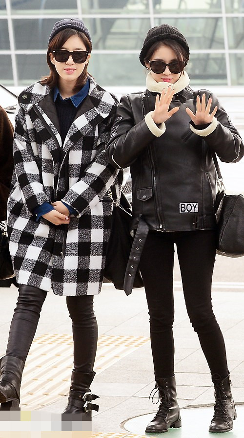 T-ara来华录制《天天向上》智妍孝敏夹克搭配