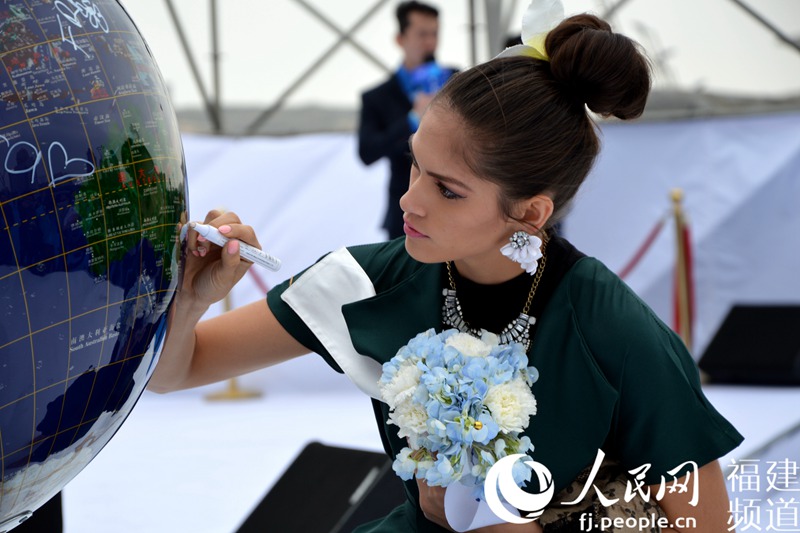 高清:115位世界小姐闪亮平潭岛 助力国际旅游