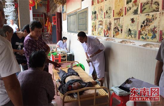 漳浦赤湖中心卫生院进村为老年人开展免费体检