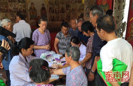 漳浦赤湖中心卫生院进村为老年人开展免费体检