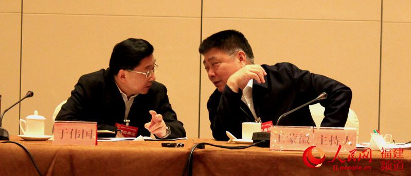 于伟国与福建省委常委、厦门市委书记王蒙徽探讨。