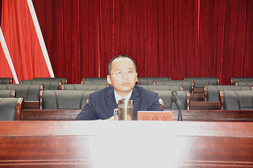 5县委副书记,县长廖卓文宣读表彰决定