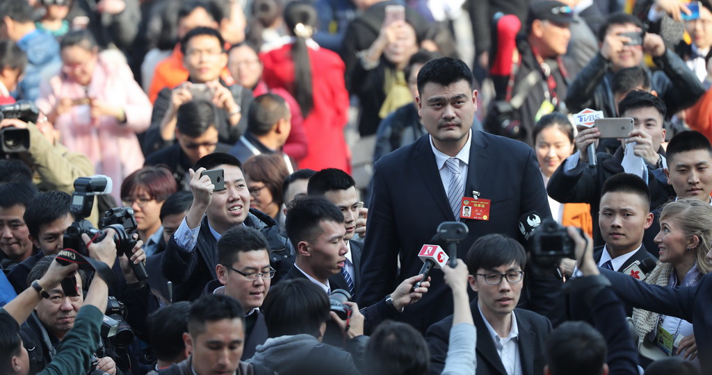 2017年两会：各地代表团陆续到达北京   3月3日，中国人民政治协商会议第十二届全国委员会第五次会议在北京人民大会堂开幕。
