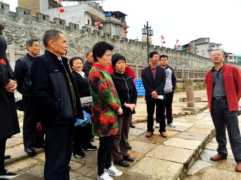 随后,红色义工带领大家来到了革命先烈,曾任中共长汀县委书记