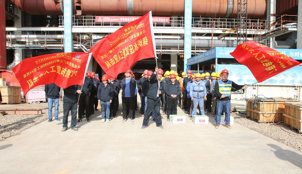 中國電建福建公司高揚工人突擊隊隊旗 掀起大干熱潮