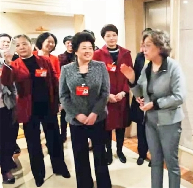 重磅!黄晓薇看望福建省出席中国妇女十二大代表