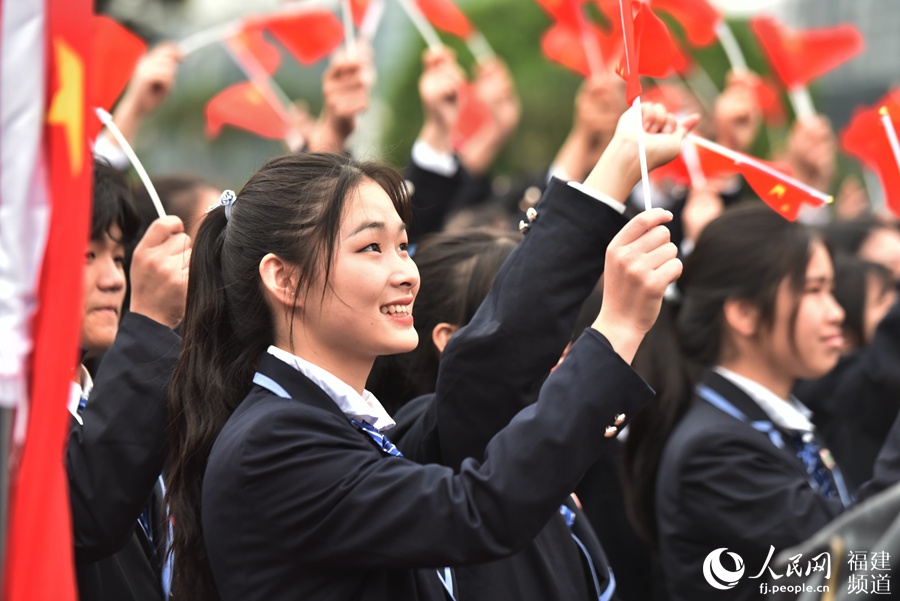 来自各个高校的师生 余杉芳摄