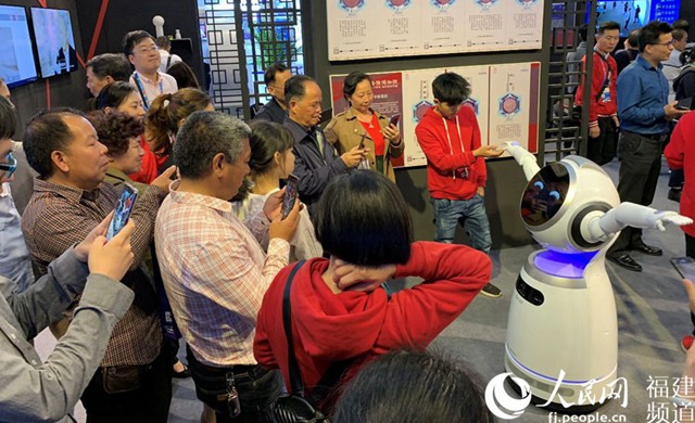商用机器人亮相第二届数字中国建设峰会国家文物局展馆
