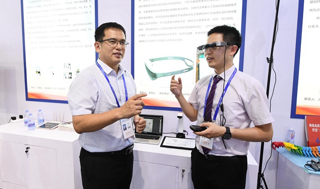 視力障礙模擬VR眼鏡亮相第十七屆海峽創新項目成果交易會