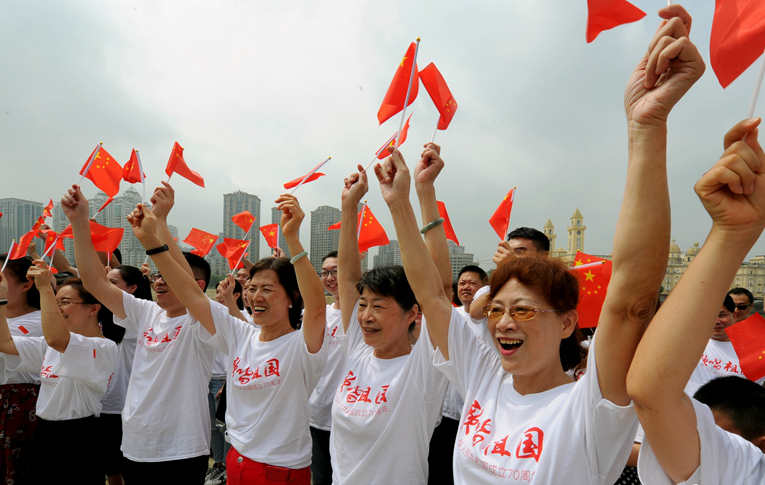 福州：300多人上演創意快閃 獻禮新中國70周年華誕