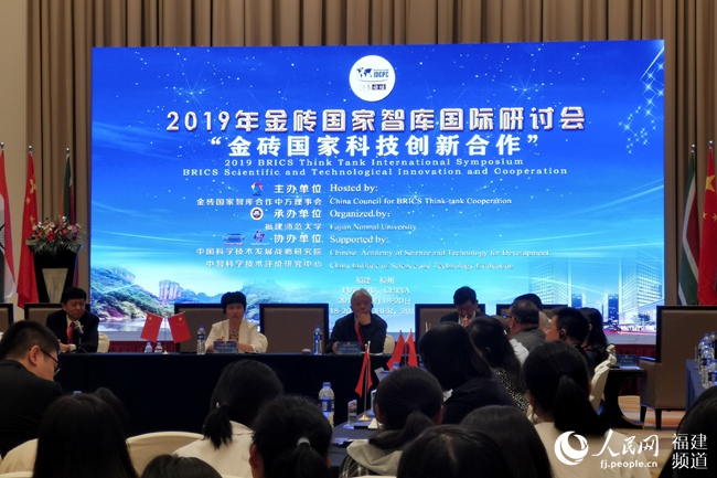 闭门圆桌会议