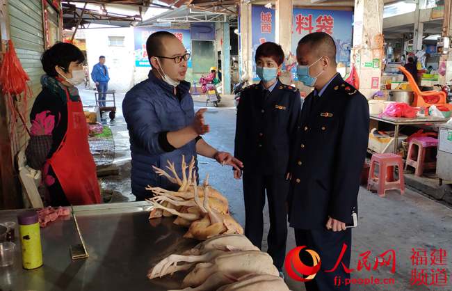 廈門市場監管部門對農貿市場活禽交易進行整治。廈門市場監管局供圖