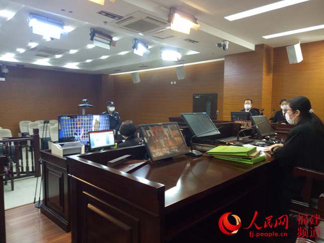 27日上午，集美法院通過“雲審判”方式公開開庭並當庭宣判一起防疫物資詐騙案件。廈門中院供圖
