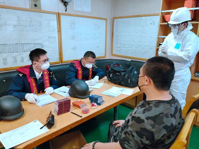 關員正在進行流行病學調查工作。蘇聰強攝