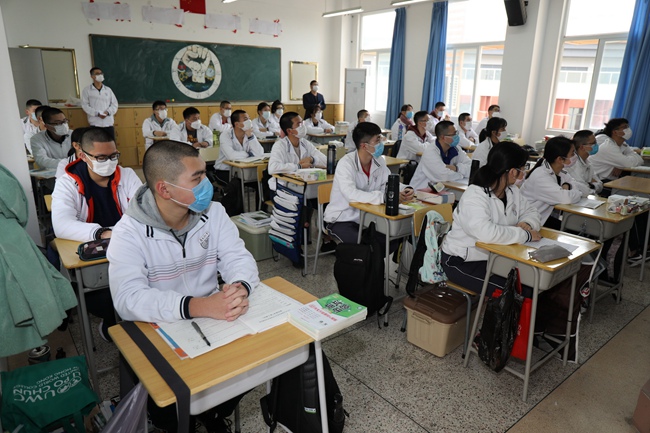 廈大附中高三學子正在上開學第一課 。施靚妮攝