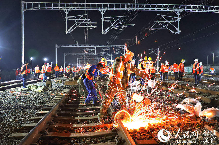 ʩ����Ա�����и�ֹ졣������ ��