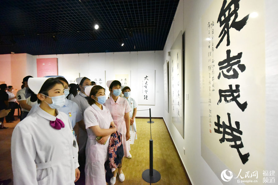 福建舉行抗擊疫情書畫攝影視聽作品展 面向群眾免費開放 余杉芳攝