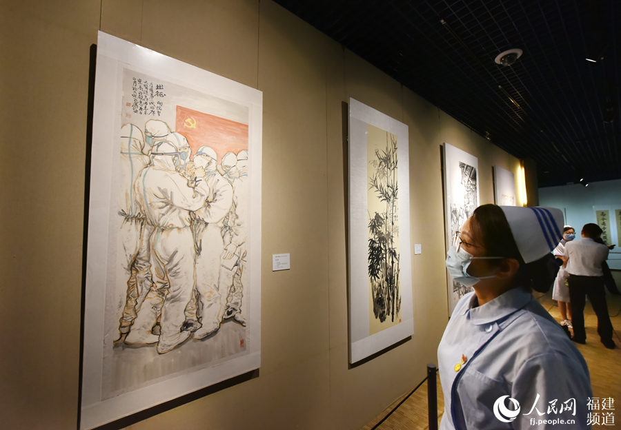 福建舉行抗擊疫情書畫攝影視聽作品展 面向群眾免費開放 余杉芳攝