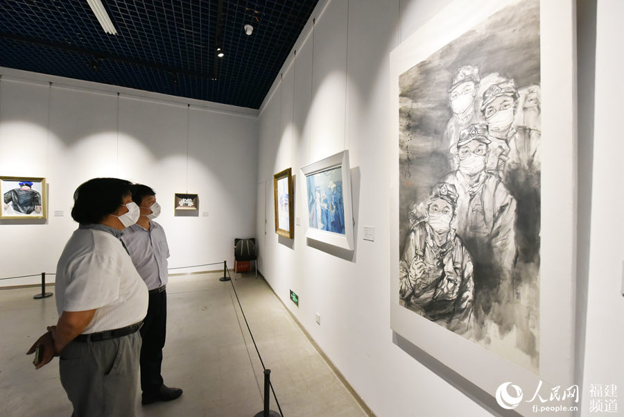 福建舉行抗擊疫情書畫攝影視聽作品展 面向群眾免費開放 余杉芳攝