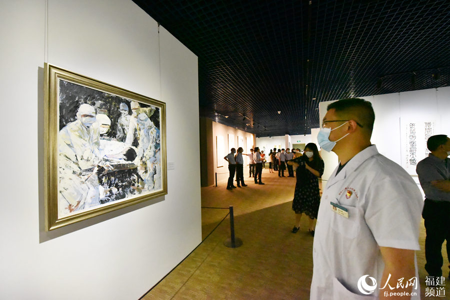 福建舉行抗擊疫情書畫攝影視聽作品展 面向群眾免費開放 余杉芳攝