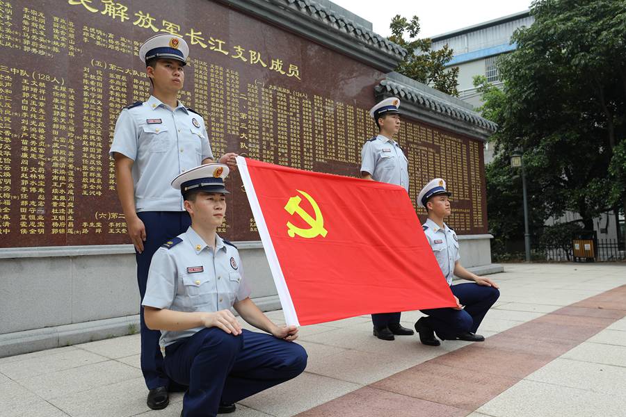 南平市森林消防支隊開展“為黨旗增輝，做應急先鋒”主題黨日活動。 南平市森林消防支隊攝