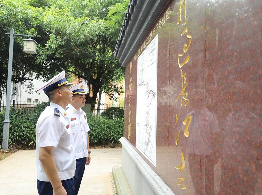 南平市森林消防支隊開展“為黨旗增輝，做應急先鋒”主題黨日活動。 南平市森林消防支隊攝
