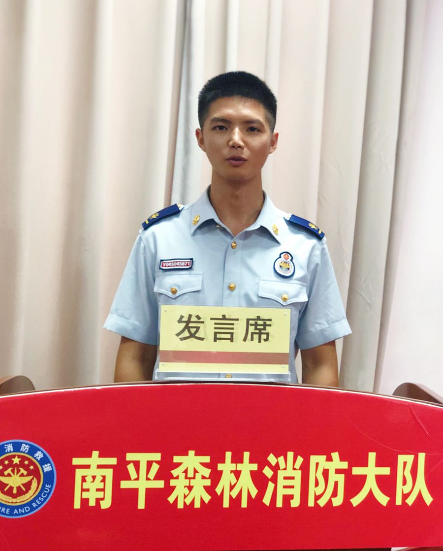 南平市森林消防支隊開展“為黨旗增輝，做應急先鋒”主題黨日活動。 南平市森林消防支隊攝