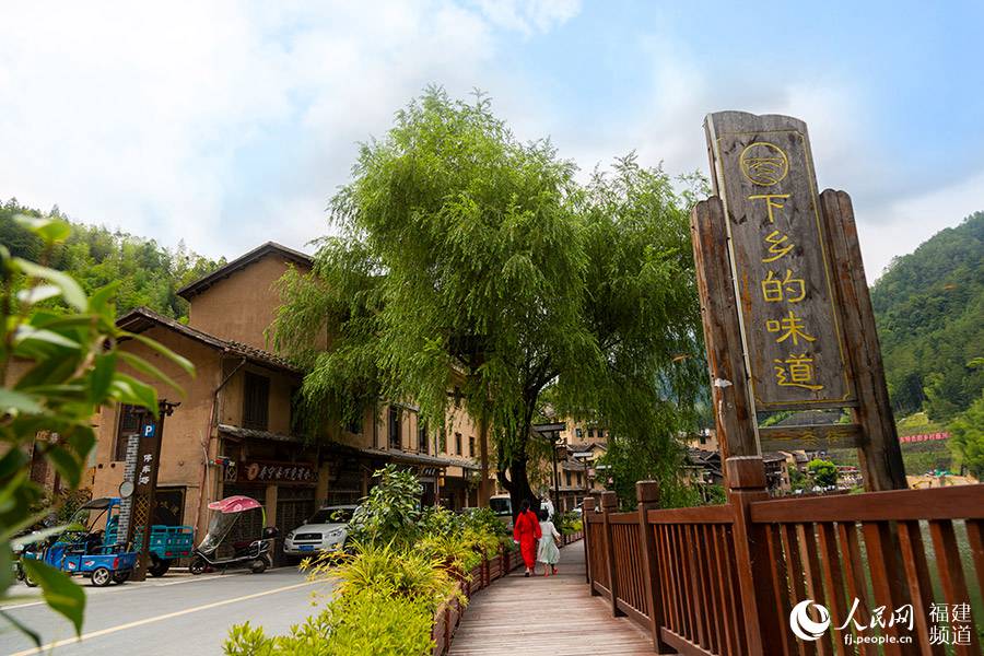 λ���µ���ġ������ζ����һ���֡��������µ��������չ����ҵ̬�����ڶ��ο����鵽�������������Ļ��������� ������