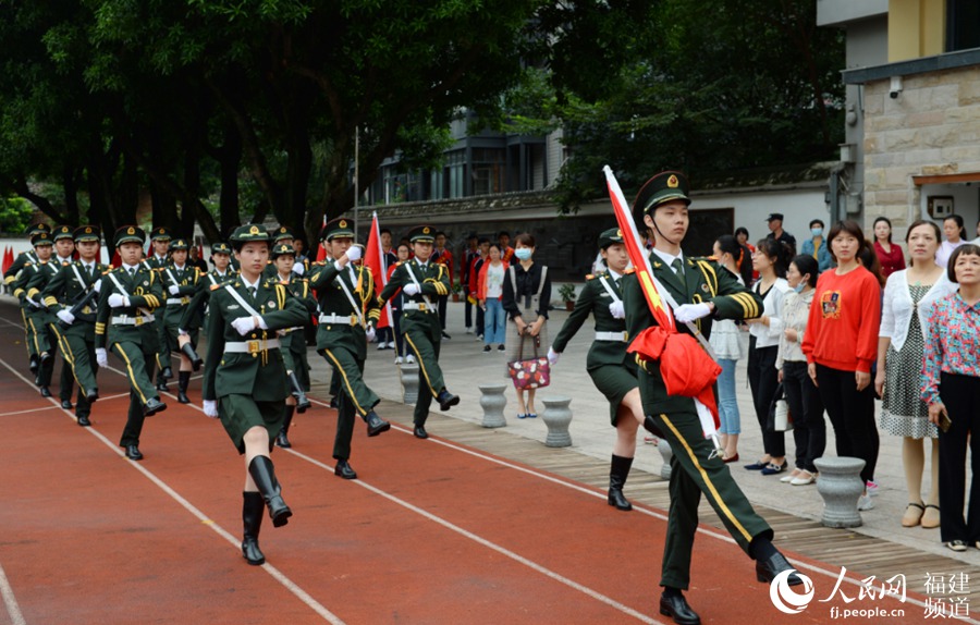 福州格致中學國旗護衛隊入場 福州格致中學供圖