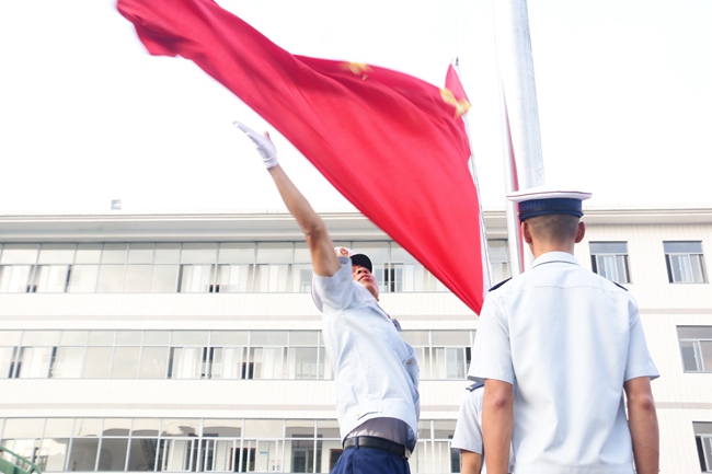 參加升旗儀式  福建省森林消防總隊南平支隊供圖