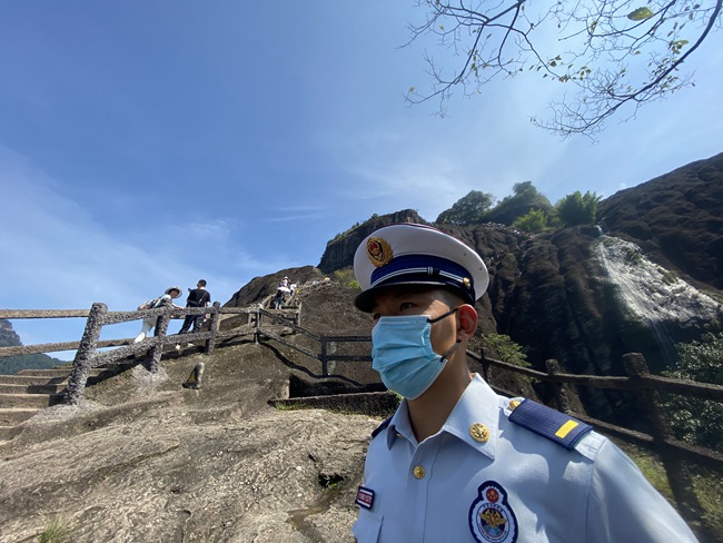 保護游客的安全 福建省森林消防總隊南平支隊供圖