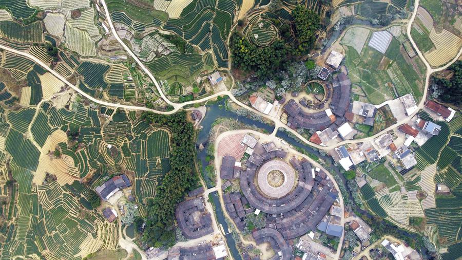 ÿ��3����Ѯ���ڸ����Ͼ�����壬�����岼����¥��ѩ��ɫ��ʵ����ӳ�ģ�����ʤ�ա������� �պ�ɭ��