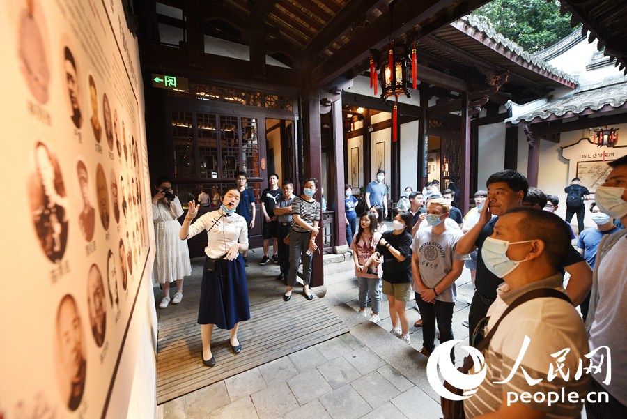 考察三坊七巷文化遺產保護。人民網 余杉芳攝
