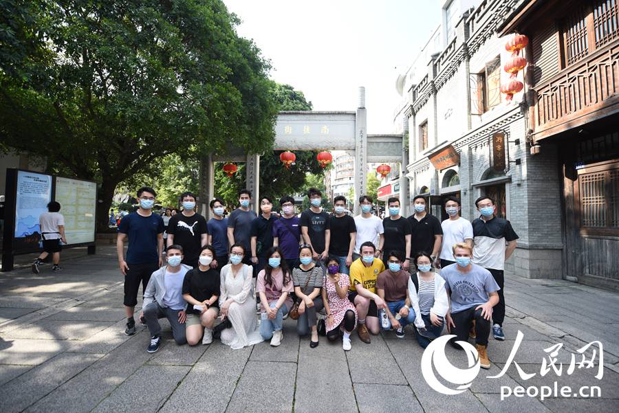 考察三坊七巷文化遺產保護。人民網 余杉芳攝