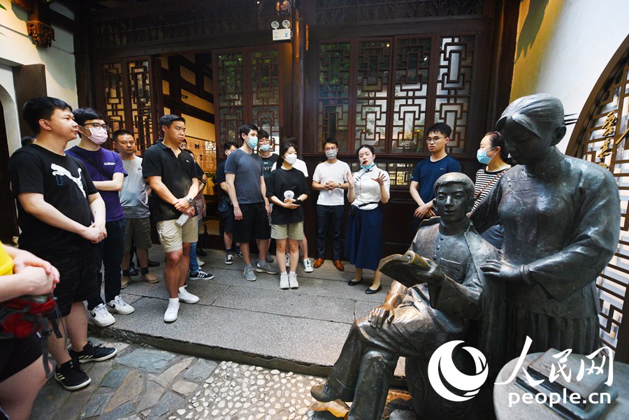 考察三坊七巷文化遺產保護。人民網 余杉芳攝