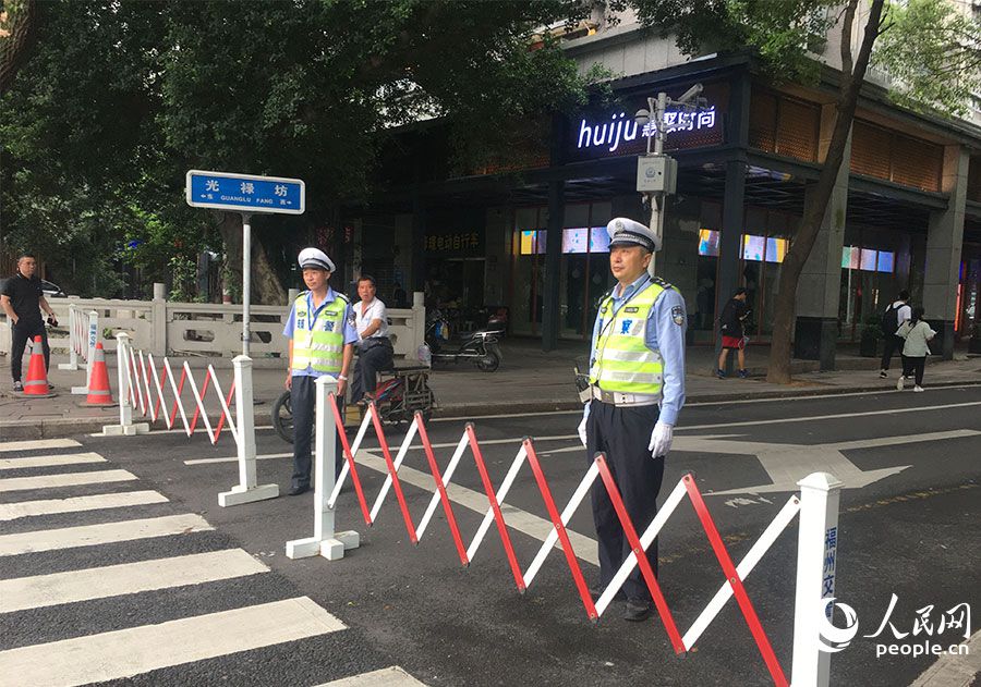 6��7������7��룬�ڸ��ݶ��п����ſ�ʵ�н�ͨ���ơ������� ��־����