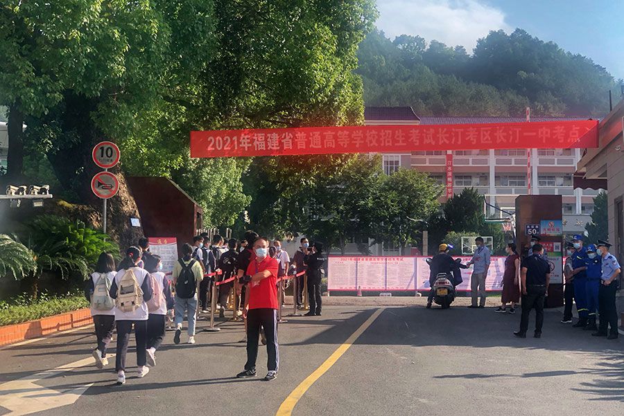 �����ҳ�͡һ�п����ſڣ�����������뿼������̴���