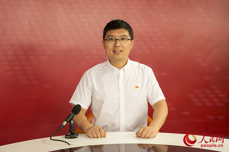 福建省人力資源和社會保障廳人力資源開發處副處長黃澤英做客人民網福建演播室。人民網 焦艷攝