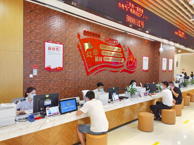 漳州开发区税务局“一件事一站式”优化二手房办理。张丽华摄