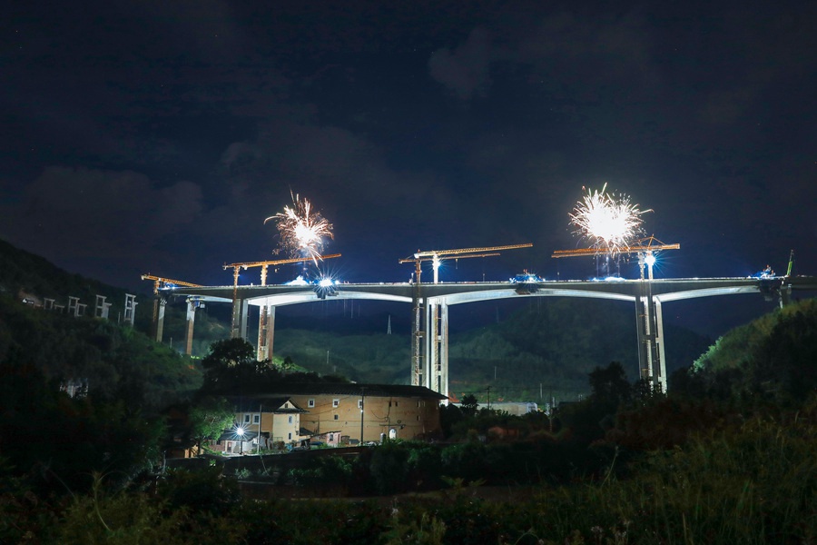 建設中的漳武高速書洋特大橋。謝威攝