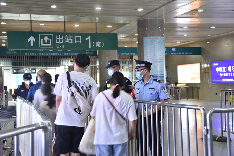 ����վִ����ά���ÿͳ�վ���򡣶�������