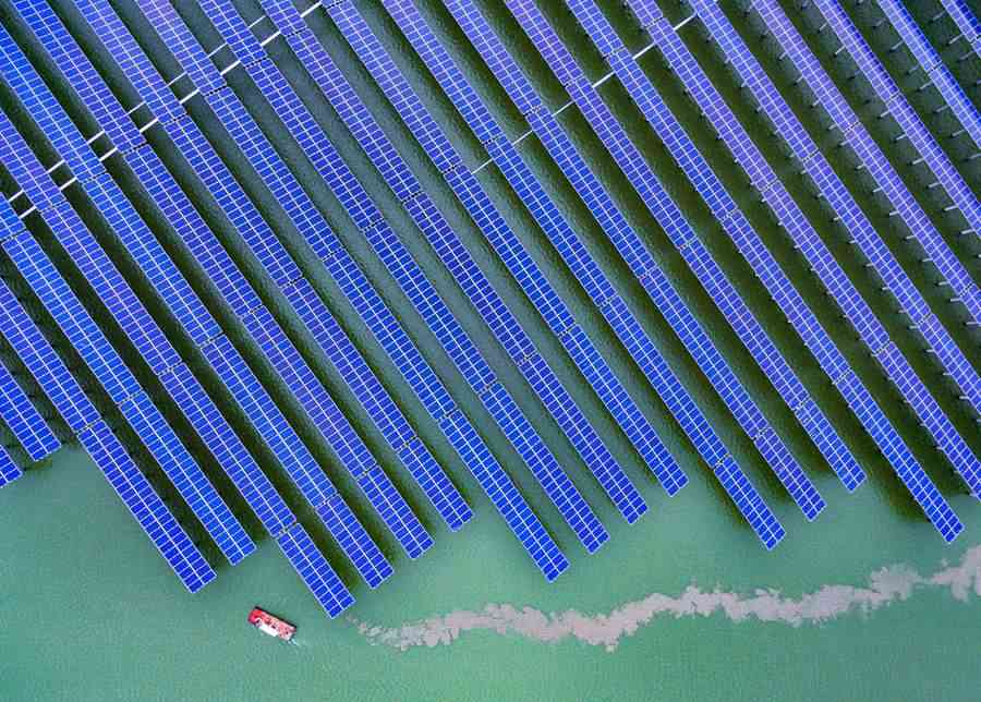 漳浦海上光伏发电站系福建最大渔光互补示范性光伏发电项目。周先丽摄
