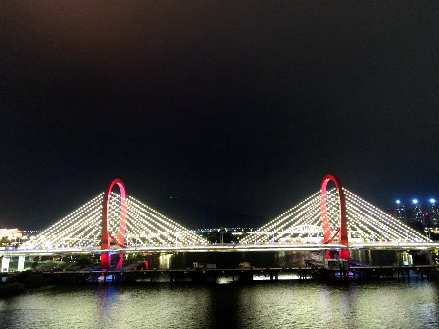 芝山大橋成為漳州市區一道亮麗的風景線。中交二航局供圖