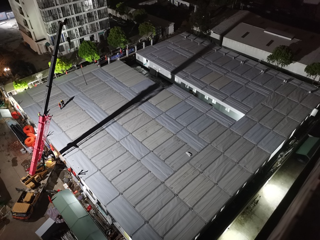 3月21日晚,现场全面完成箱房主体结构。中建海峡供图