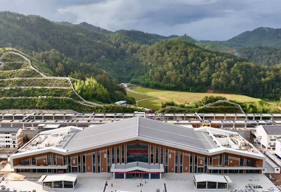 兴泉铁路新建客运站房按照“一站一景”设计理念建设,赋予站房浓厚的人文气息。胡国林摄