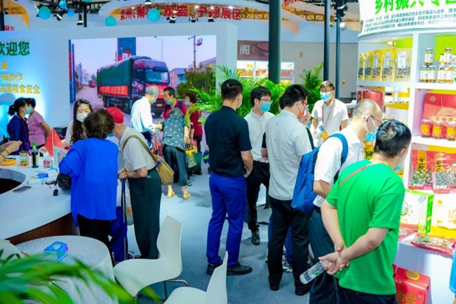 福建館內市民採購熱情高漲。主辦方供圖