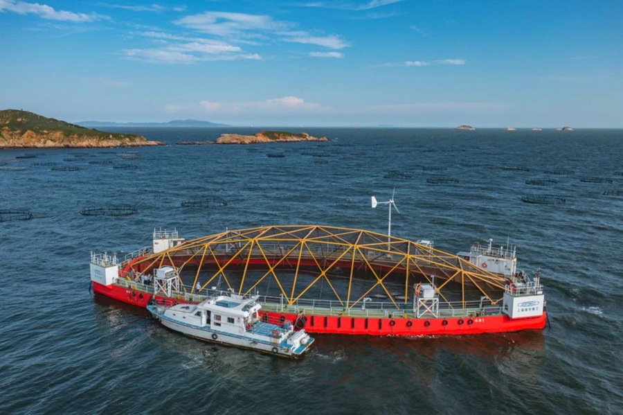 深远海养殖平台犹如一座钢铁浮岛。连江县委宣传部供图